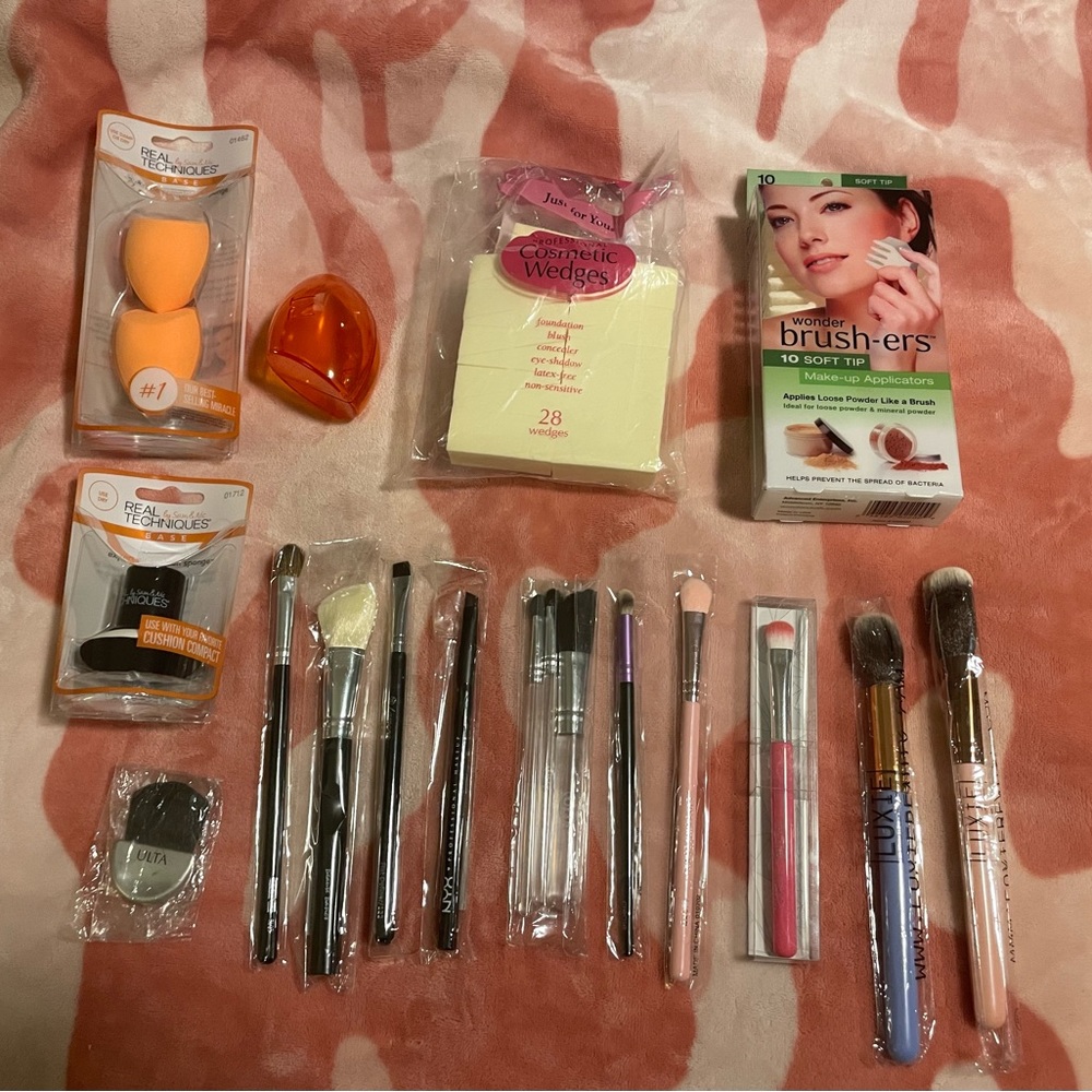 Huge New Makeup Brush & Sponge Bundle